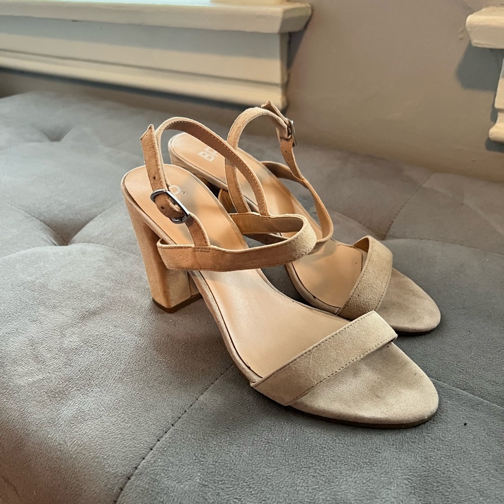 Nude bock heels